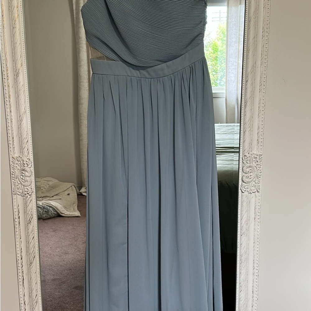 Lulu's Strapless Gray Pleated Dress